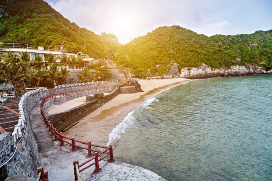 Chiêm ngưỡng 3 bãi tắm cực đẹp tại Cát Bà nhất định phải đến hè này!