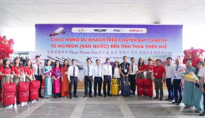 Nhà ga mới Phú Bài đón đoàn khách Hàn Quốc đầu tiên đến Huế