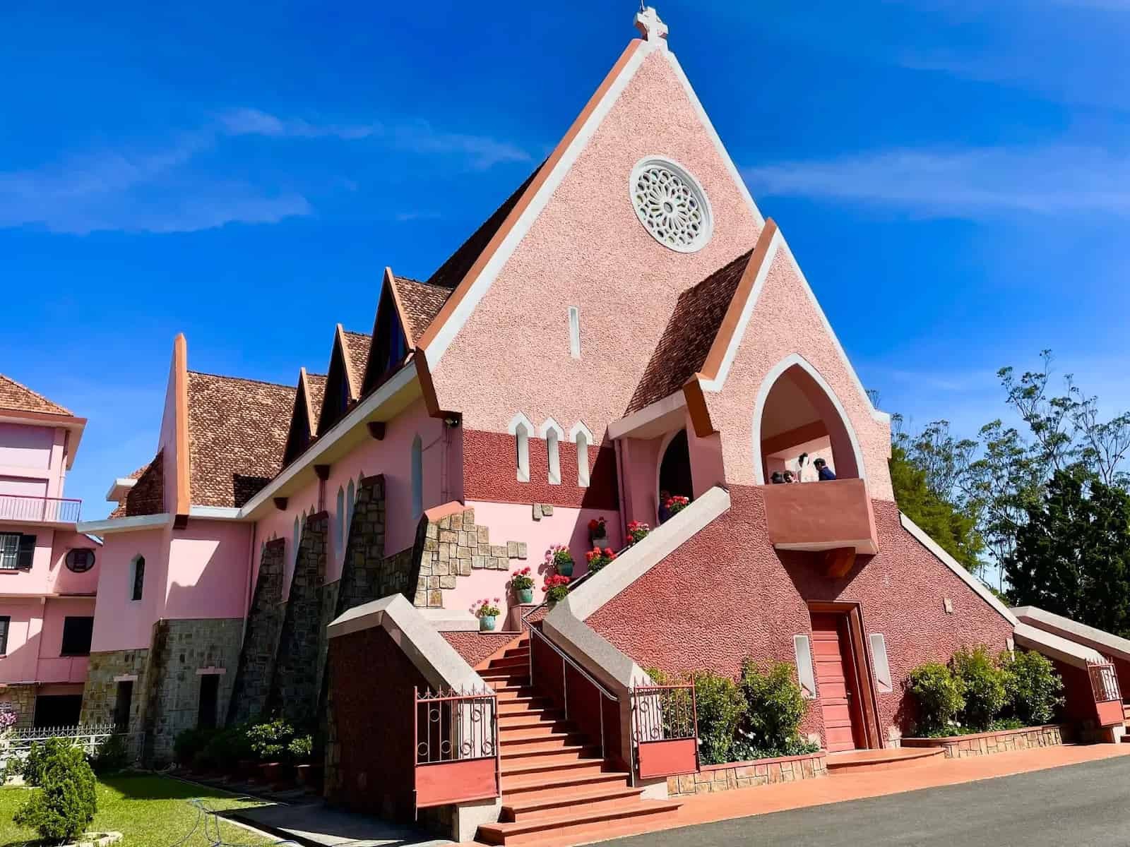 Vẻ đẹp nhà thờ Domaine De Marie và sự kết hợp hoàn hảo giữa thiên nhiên Đà Lạt